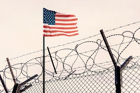 american border with barbed wire